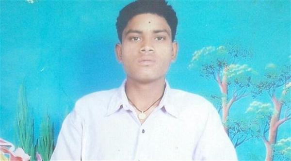 هندي ينزف حتى الموت بعد أن قطع لسانه