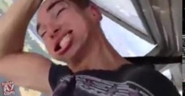 بالفيديو.. شاهد ماذا يحدث لو أخرجت رأسك من الطائرة