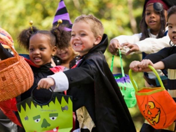 أطفال أتوا من أجل سكاكر هالوين فحصلوا على كوكايين