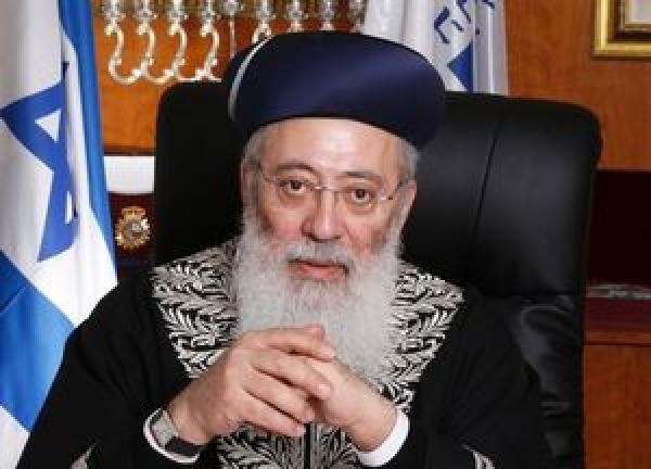 الملك محمد السادس يمنح حاخام إسرائيلي وشاحا ملكيا