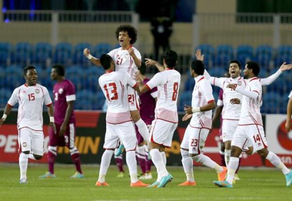 الإمارات تبدأ "خليجي 21" بفوز كاسح على قطر