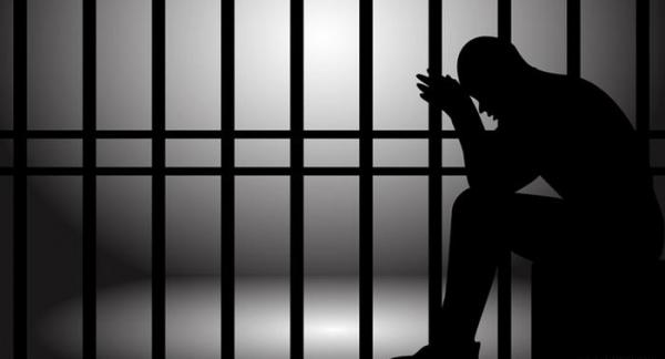 بعد انتشار الفيديو المثير الذي يجمعه بتلميذة قاصر، أمن الدار البيضاء ينجح في الإيقاع ببطله حارس المدرسة