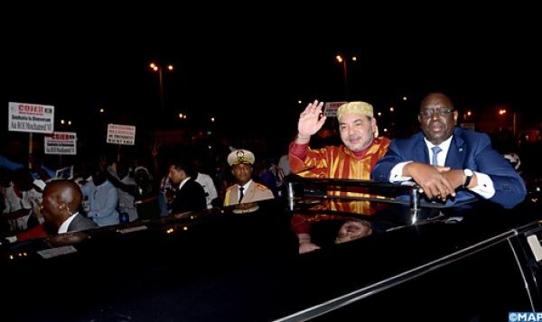 صورة الملك اليوم الأربعاء بدكار .. و هذا هو الوفد المرافق له