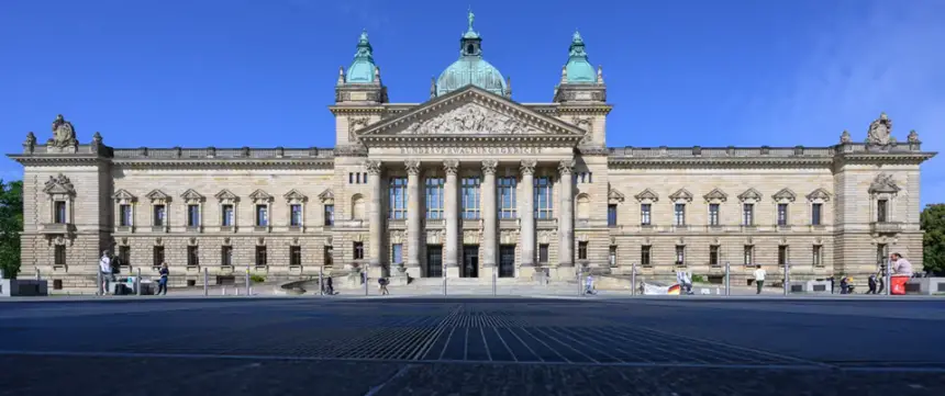 رئيس أعلى محكمة إدارية بألمانيا يشكك بصمود سياسة صد اللاجئين