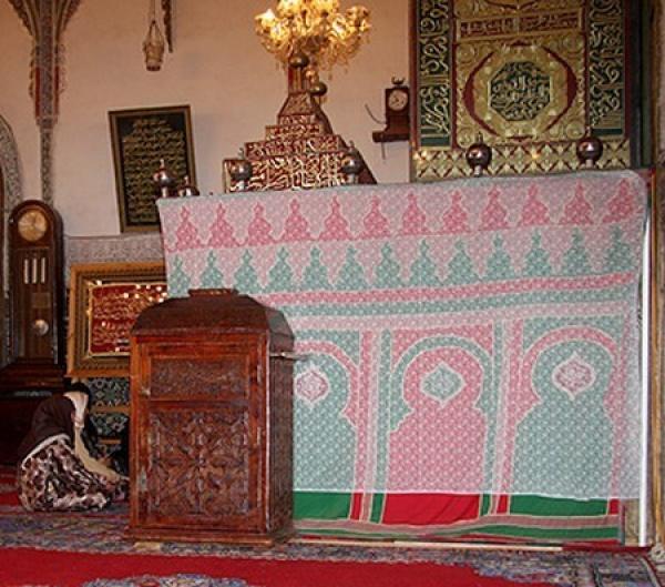 فاس .. تسليم هبات ملكية للقائمين على أضرحة مولاي عبد الله ومولاي إدريس وسيدي أحمد التجاني