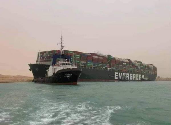 الرئيس المصري يعلن إنهاء أزمة السفينة الجانحة بقناة السويس