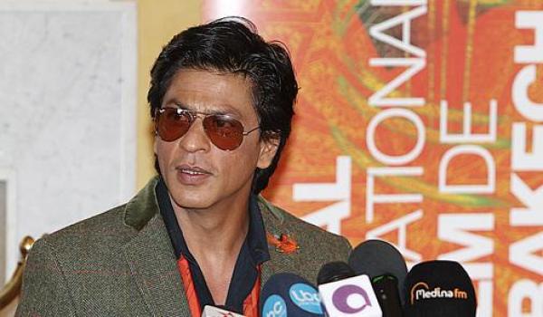 شاروخان يتسسب في أزمة بمهرجان مراكش و تسلل مهووسات إلى قاعة الندوات  لرؤيته