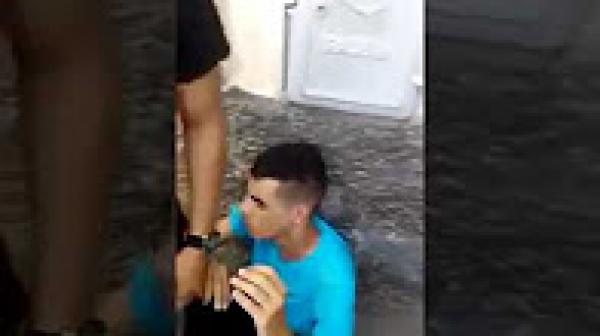 فاس : الشرطة تقبض على مجرم و المواطنون يرددون "الصلاة و السلام على رسول الله"