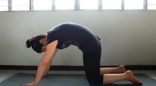 4 تمارين بسيطة تخفف آلام الظهر وتستعيد مرونته