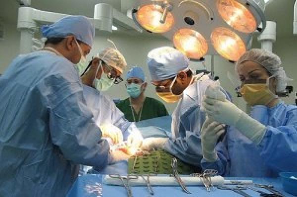 إعادة تثبيت ساقي نمساوية قطعت في حادث