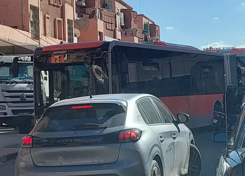 حرمان مقطع شارع من التوسيع يحول معيشة ساكنة حي المسيرة بمراكش إلى "جحيم يومي"