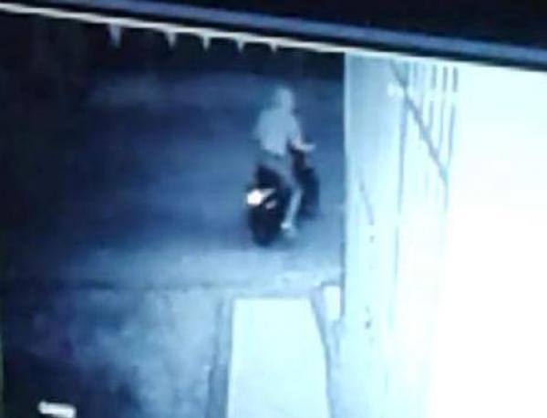 خطير.. فيسبوكيون يتداولون صور لصوص روعوا الشوارع  بدراجات نارية (صور)