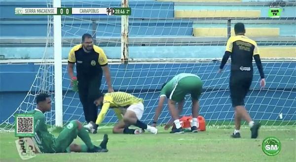 توقيف مباراة كرة قدم بالبرازيل بسبب اطلاق نار داخل الملعب(فيديو)