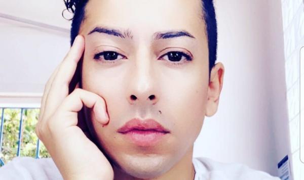 "فيصل عزيزي" يثير ضجة مرة أخرى بسبب طريقته "الشاذة" في الاحتفال بعيد المرأة