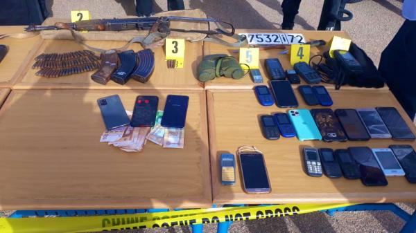 خطير بالصور: حجز كلاشينكوف وخراطيش وأعيرة نارية بحوزة شبكة إجرامية بالعيون