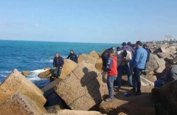 موقف بطولي من شاب حاول إنقاذ " بحار " يغرق فكان مصيره الموت