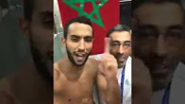 فرحة لاعبي المنتخب المغربي من داخل مستودع الملابس