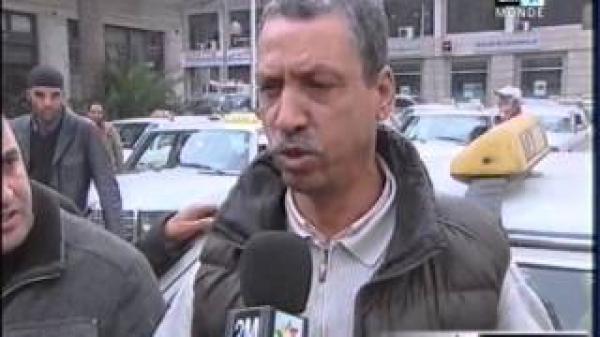 معاناة أصحاب الطاكسيات بسبب الترامواي