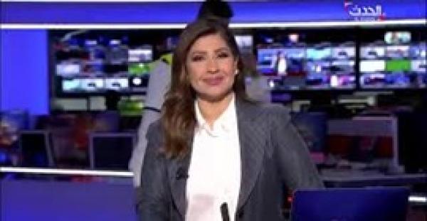 لحظة ظهور رجل أمن خلف مذيعة العربية على الهواء (فيديو)