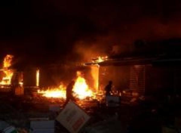 النيران تلتهم سوق مليلية بوجدة (فيديو)