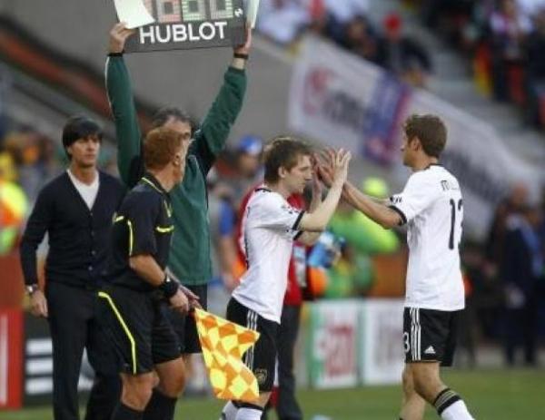 الفيفا يقترب من اقرار زيادة التبديلات خلال المباريات