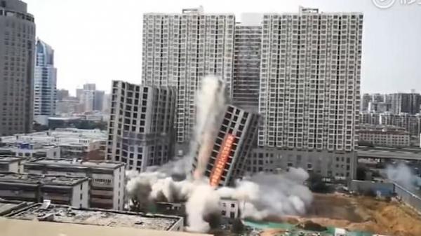 تفجير مبنيين ضخمين في الصين في 15 ثانية فقط