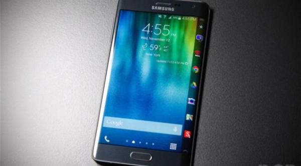  "غالاكسي" تصدر أول هاتف في العالم بثلاث شاشات