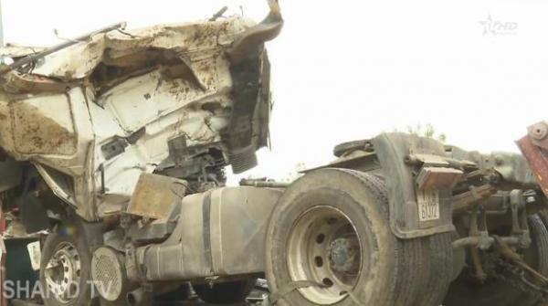 انقلاب شاحنة محملة بأطنان من الجزر باقليم افران