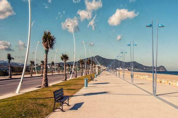 بالصور.. نجار يصنع الحدث بمرتيل بسبب مبادرة شخصية غير مسبوقة