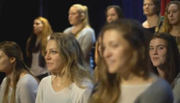 طالبات أمريكيات يغنين النشيد الوطني المغربي