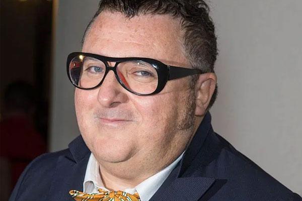 ألبير الباز.. وفاة أشهر مصمم أزياء من أصل مغربي عن عمر يناهز 59 سنة