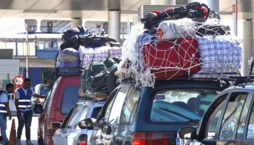 احتجاجات "أصحاب السطوح".. تمرد الناقلين المغاربة ضد القيود الأوروبية الجديدة على الحمولات الزائدة بالمعابر الحدودية