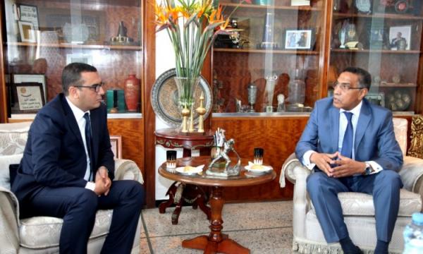 تفاصيل اللقاء الذي جمع اليوم وزير الشغل بـ"المخارق"