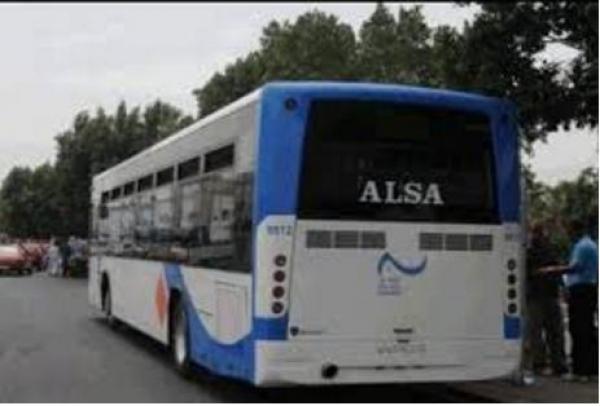 مواطنون بأكادير يعيشون لحظات عصيبة داخل حافلة للنقل العمومي ومطالب بالحد من معانتهم