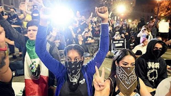 مظاهرات في عدة مدن امريكية احتجاجا على فوز ترامب