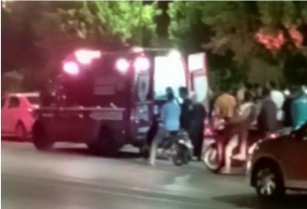 قاصرون يتبادلون الرشق بالحجارة قرب حدائق ويتسببون في إصابة سيدة وطفلها ونقلهما إلى المستشفى