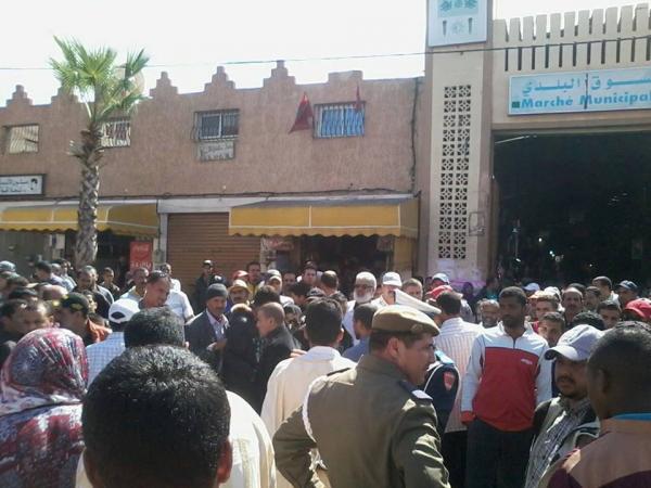 بالصور : مواطنون بأولاد تايمة يحبطون محاولة اختطاف " طفلة صغيرة " على يد عصابة متخصصة