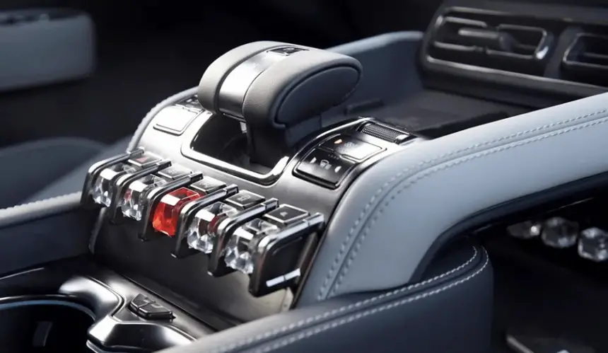 الصين تتجه إلى فرض عودة الأزرار التقليدية في السيارات والحد من الاعتماد المفرط على الشاشات.