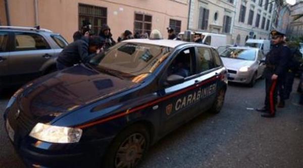 عمال بيتزا يعتقلون زعيم مافيا في نابولي