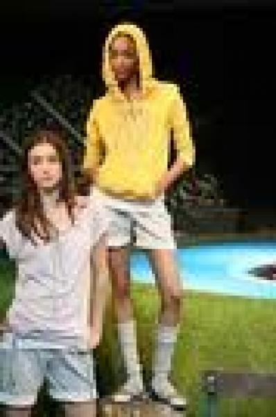 أاتهام أديداس و13 شركة عالمية بطرح ملابس تدمر الأعضاء التناسلية 