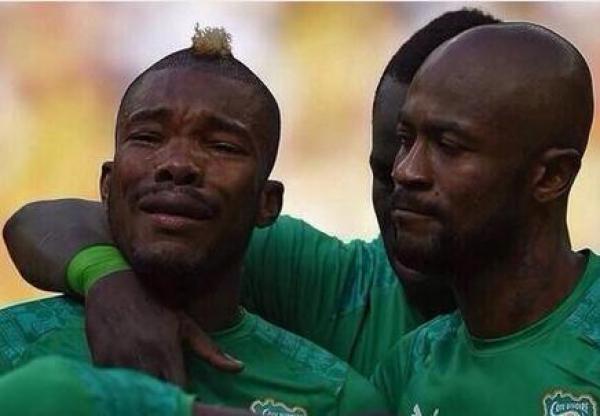 لماذا بكى الإيفواري سيري دي قبل انطلاق مباراة منتخبه أمام كولومبيا