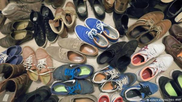 "اخلع نعليك" أمام باب المنزل فهذا أسلم وصحي!