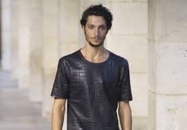 تي شيرت يفوق سعره الـ90 ألف دولار أميركي!