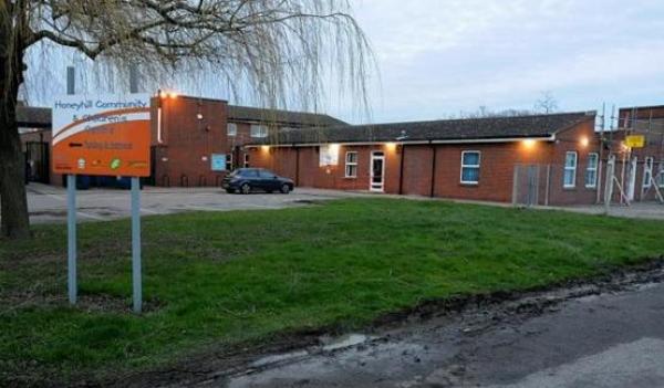 مدرسة تبيح لطلابها التدخين  خوفاً من تركهم الدراسة