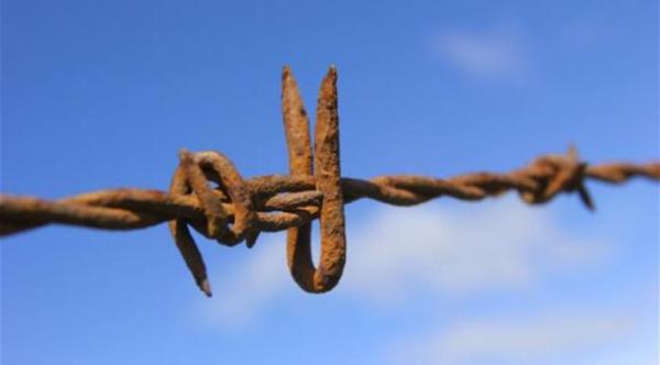  الجروح بواسطة أجسام صدئة تسبب مرض الكزاز (التيتانوس) 