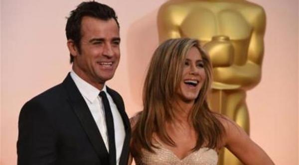 مذيع يكشف تفاصيل حفل الزفاف السري لجنيفر أنيستون