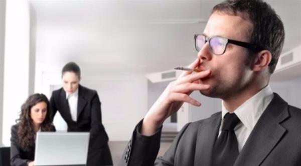 عطلات إضافية للموظفين غير المدخنين.. في اليابان