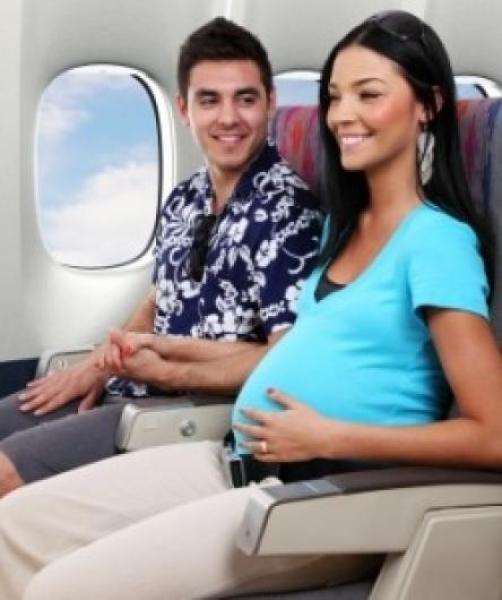 هل السفر بالطائرة آمن للمرأة الحامل؟