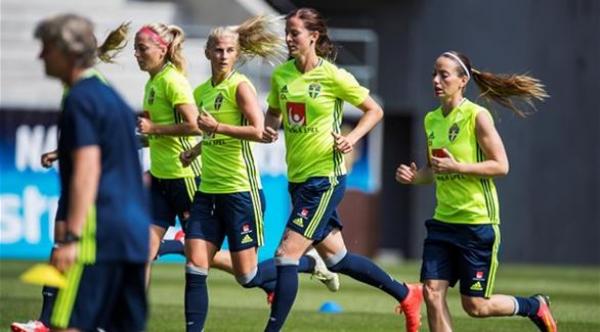 إمرأة تدخل تاريخ كرة القدم في أوروغواي