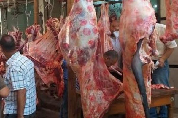 مؤلم...وفاة مفاجئة لجزار داخل سوق وسط صدمة المتسوقين